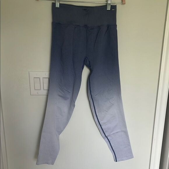 PINK Victoria's Secret Gradient Blue Leggings Size Medium - Picture 1 of 5